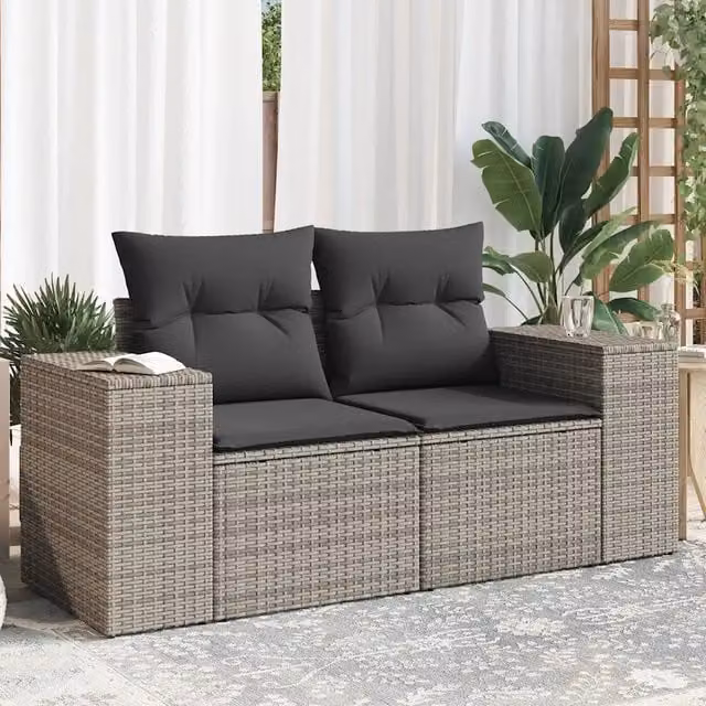 Divano da giardino a 2 posti Design Mania in polyrattan grigio con cuscini rimovibili L: 186 cm, P: 69 cm, H: 62 cm – 1