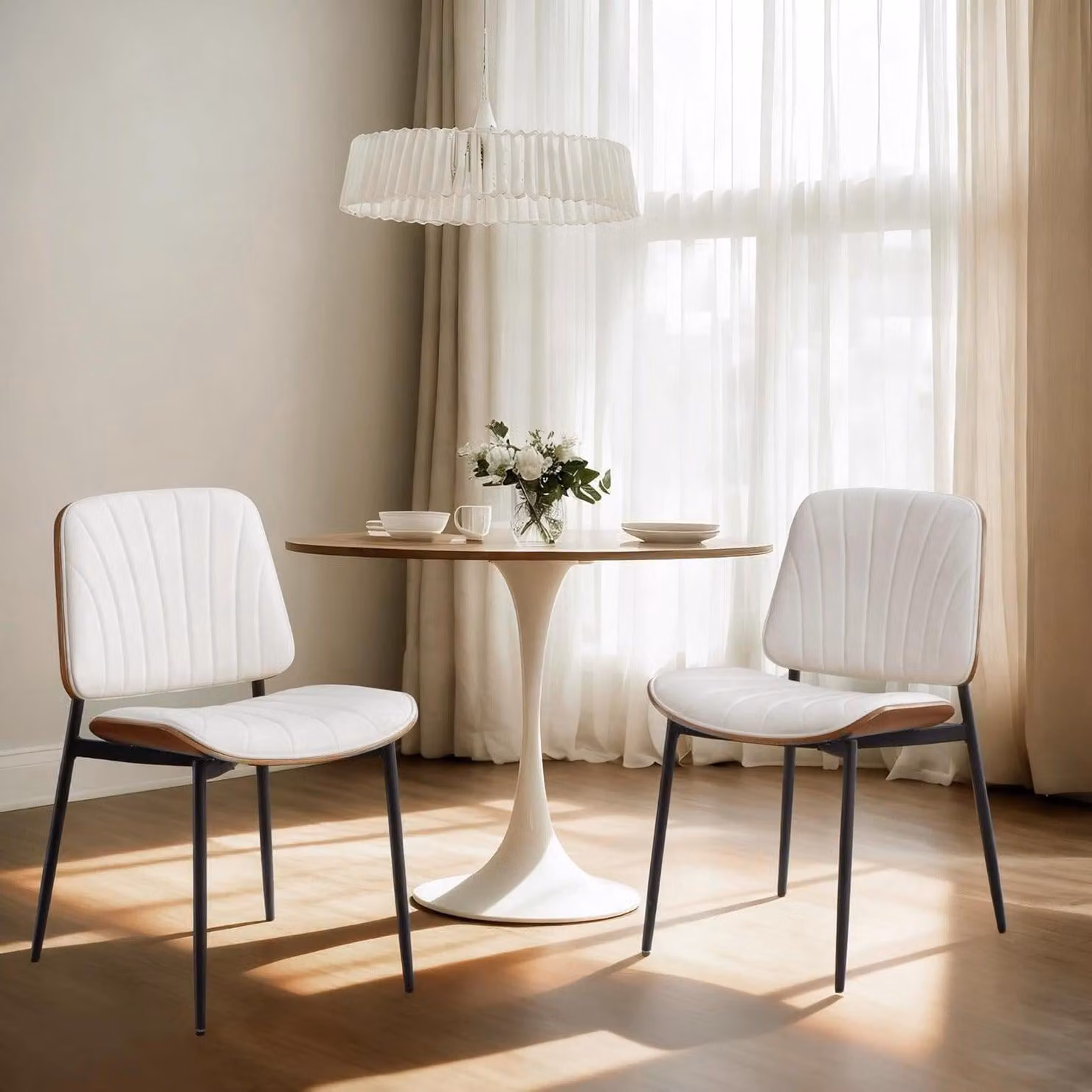 Sedia da pranzo – Sedia – Rivestimento in ecopelle – Struttura in metallo – Piedini regolabili – Set di 2, colore bianco