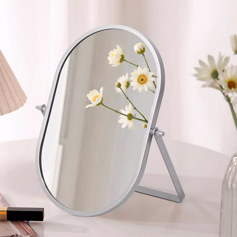 Specchio da trucco ovale con cornice in metallo, inclinabile a 90°, pieghevole e girevole, color argento, ideale per il bagno