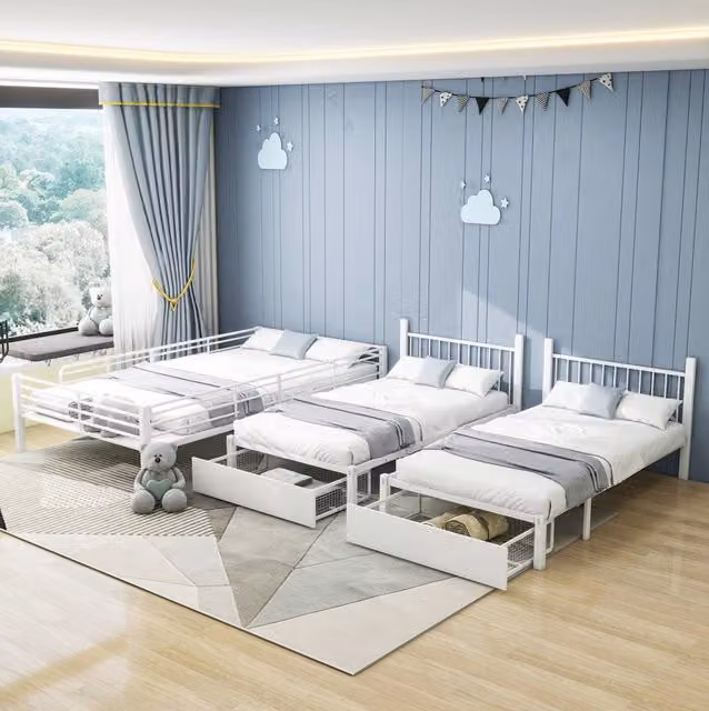 Letto a castello triplo in metallo bianco con cassetti, trasformabile in letto matrimoniale 140x200 e due letti singoli 90x200