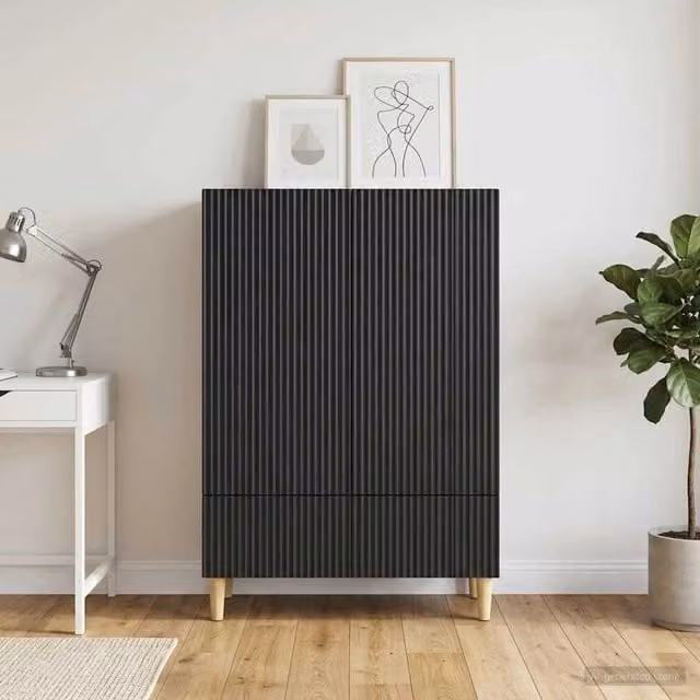 Credenza nera vidaXL in legno ingegnerizzato con design minimalista L: 66 cm, P: 34,5 cm, H: 95 cm