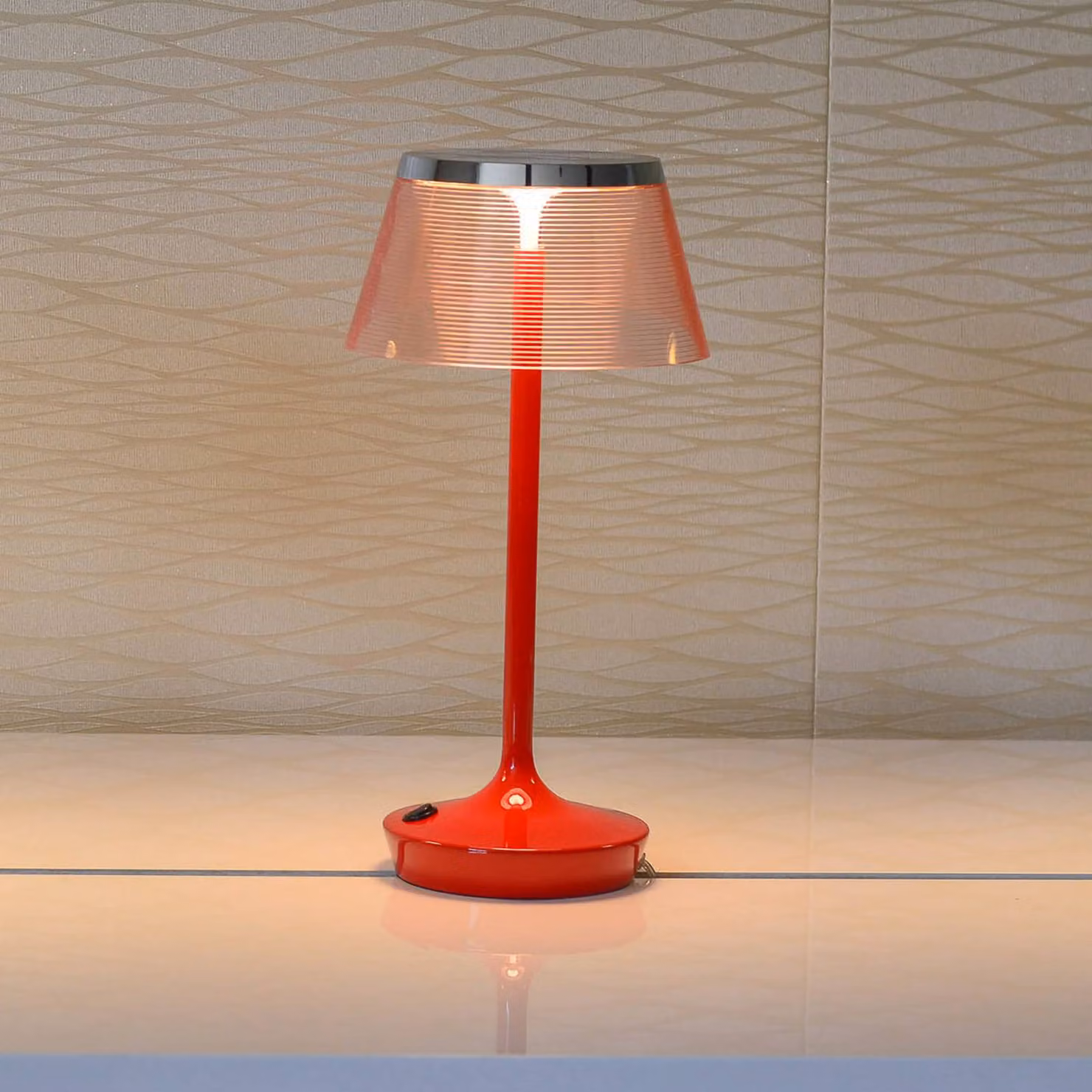 Aluminor Lampada da tavolo a LED La Petite Lamp, Rosso, Soggiorno / Sala da pranzo, Plastica, Design, Lampada da tavolo LED