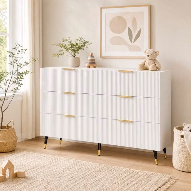 Credenza ULEVR 120x40x77 cm con 6 cassetti, superficie ondulata, bianco e oro