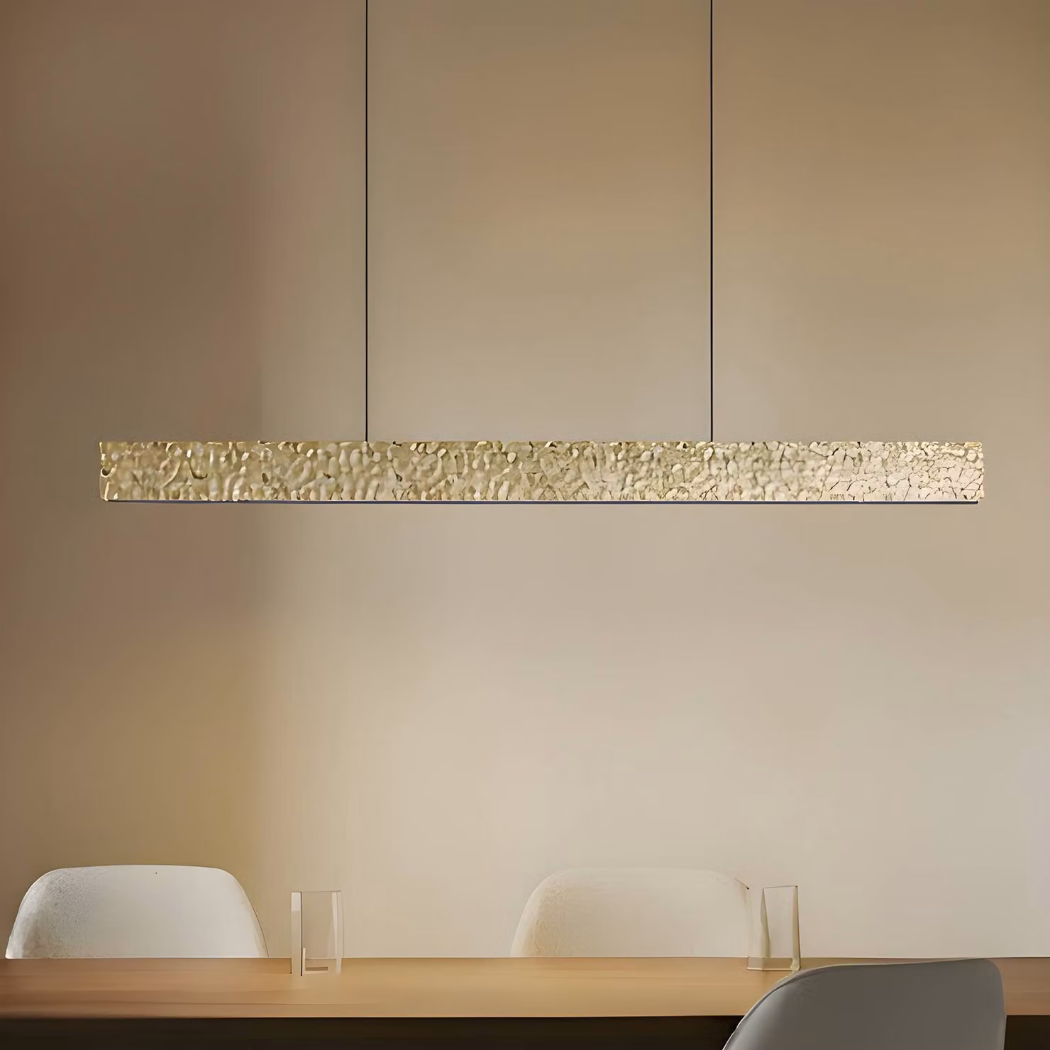 Lucande Lampada LED a sospensione Nivara, 117 cm, oro, metallo Nivara, Ottone / Oro, Soggiorno / Sala da pranzo, Metallo, Moderno