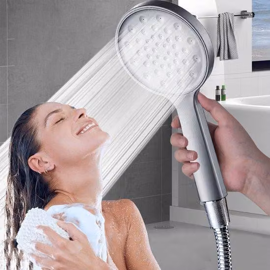 Doccia a mano con rubinetto in acciaio inossidabile, dotata di idropulitore integrato, adatta per vasche da bagno, piastrelle e per la pulizia di animali, con ugello anti-intasamento.