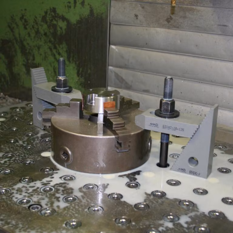 Perno AMF DIN6379 M18x 200 temprato e rinvenuto a 8,8 - 81471