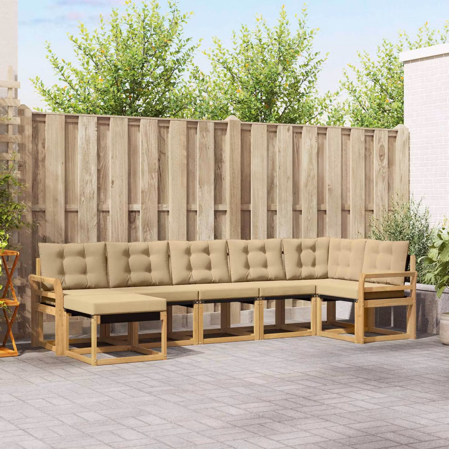 vidaXL Set di divani da esterno a L composto da 7 pezzi in legno di acacia con cuscini, colore bianco e beige