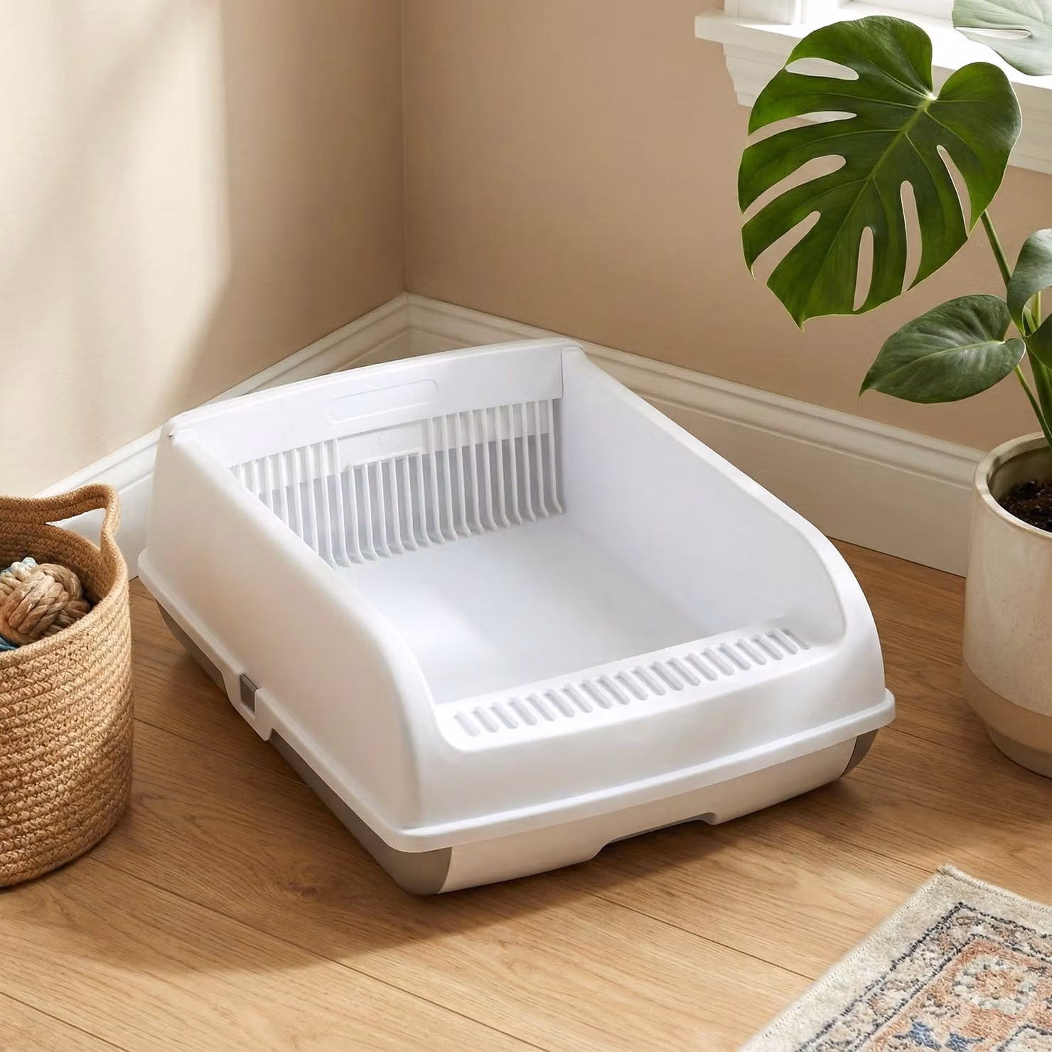 Lettiera per gatti semi-automatica Costway con tetto aperto antischizzo e vassoio a cassetto con pedale, colore bianco, per gatti fino a 10 kg