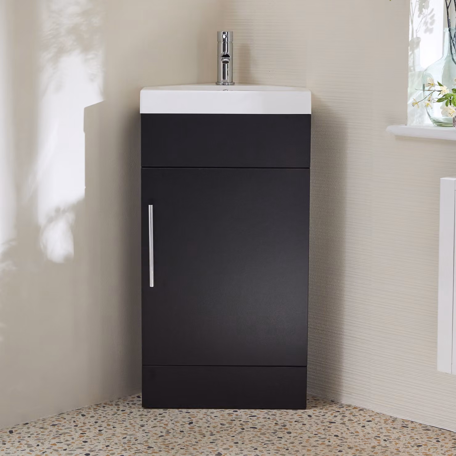 Mobile Bagno a Terra Angolare Grigio Nero da 450mm con Lavabo e Maniglia con Barra a T Cromata - Cluo
