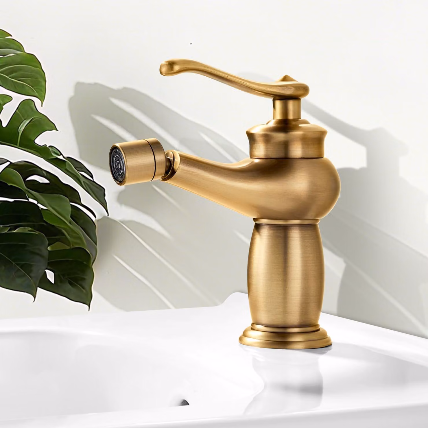 Miscelatore monocomando per bidet, in ottone anticato, girevole