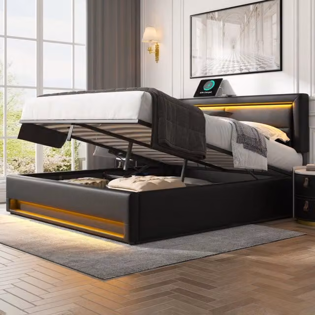 Letto imbottito 140 x 190 cm; spazio contenitore; LED; porta USB; ricarica wireless e cablata; PU; nero
