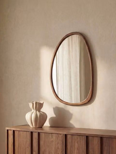 Specchio a parete in legno naturale marrone Kenay Home L: 38 cm, H: 64 cm