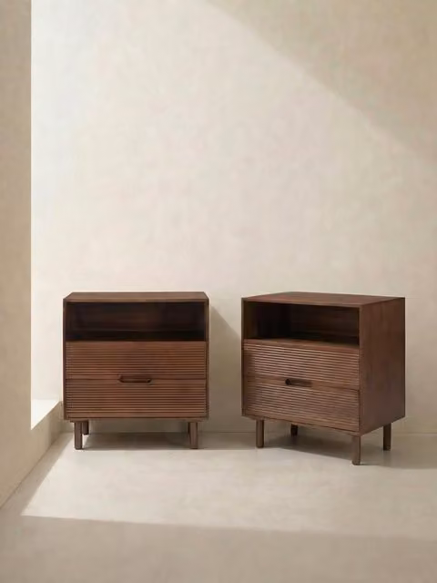 Set di 2 comodini Moena in legno di mango marrone con 2 cassetti Kenay Home stile mid-century