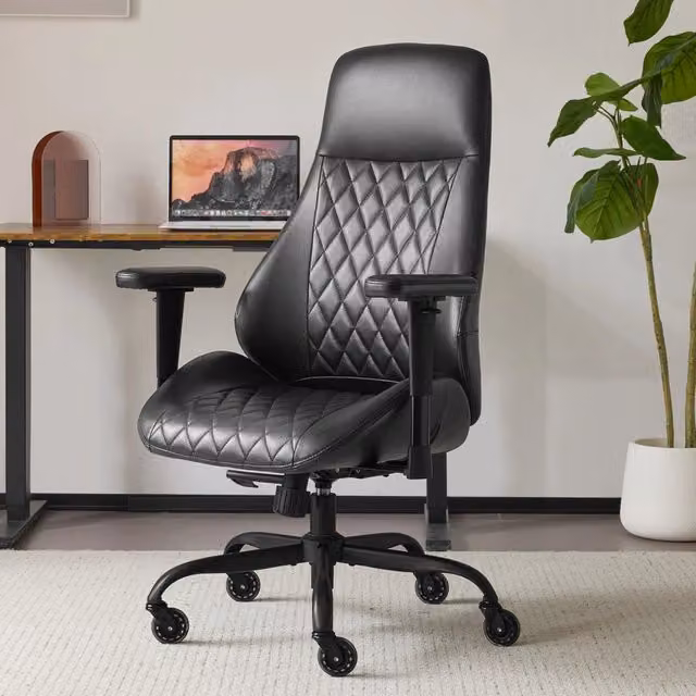 Sedia da ufficio ergonomica nera in pelle con braccioli regolabili; seduta 21x20 pollici
