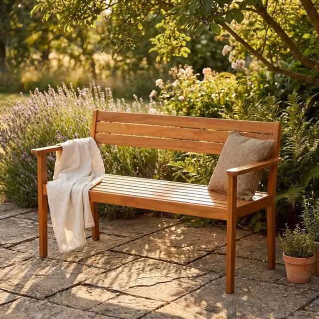 Panca da giardino COSMA in legno di acacia trattato color marrone con braccioli