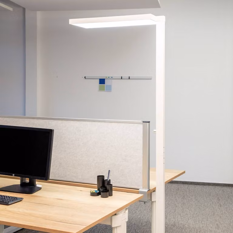 Maul Lampada da terra a LED MAULjura, dimmerabile, Bianco / Opale, Studio / Ufficio, Alluminio, Moderno, Lampada LED da terra