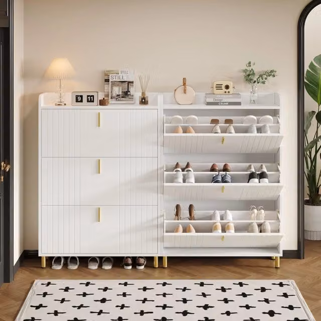 Coppia di scarpiere moderne WISHDOR con 3 ante a ribalta, colore bianco opaco e maniglie in metallo dorato, L/P/H: 123.5 x 23 x 80 cm