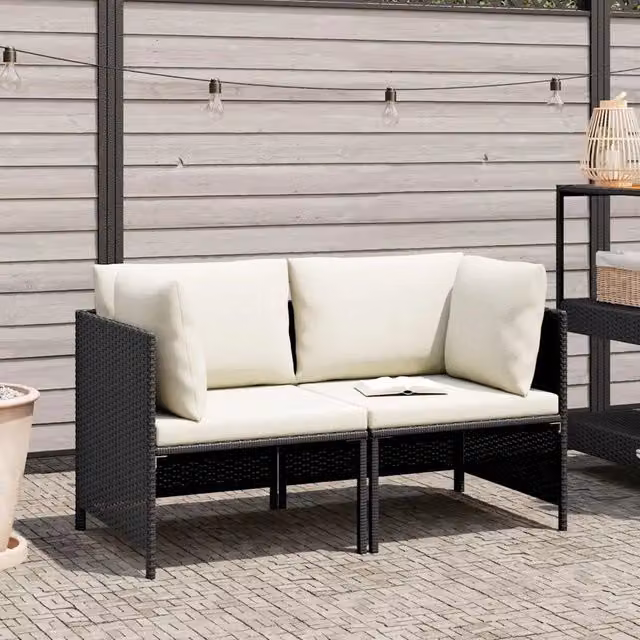 Divano da giardino a 2 posti Design Mania in polyrattan nero con cuscini imbottiti e coperture rimovibili