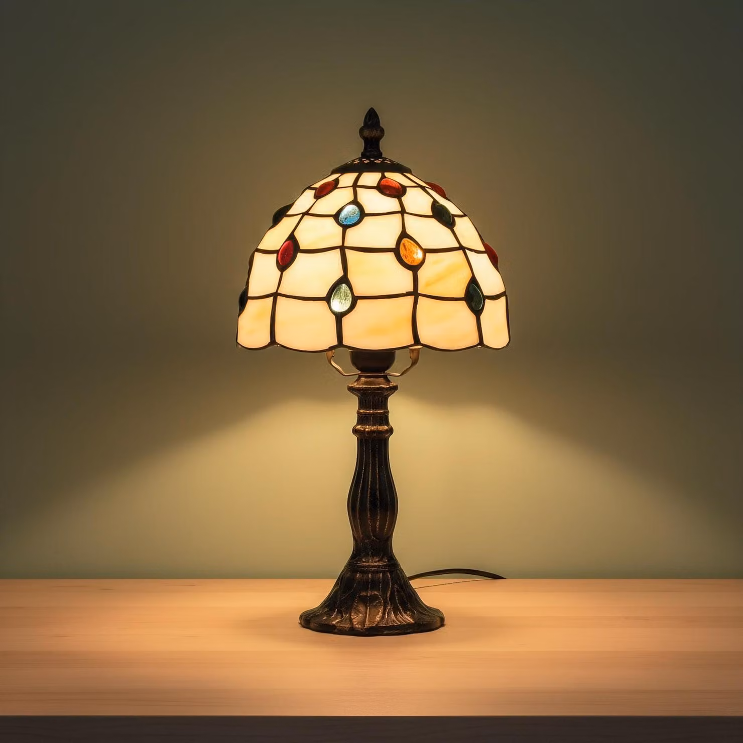 Lampada da tavolo Tiffany - Diametro 20 cm, altezza 38 cm - Vetro e metallo - Colore beige