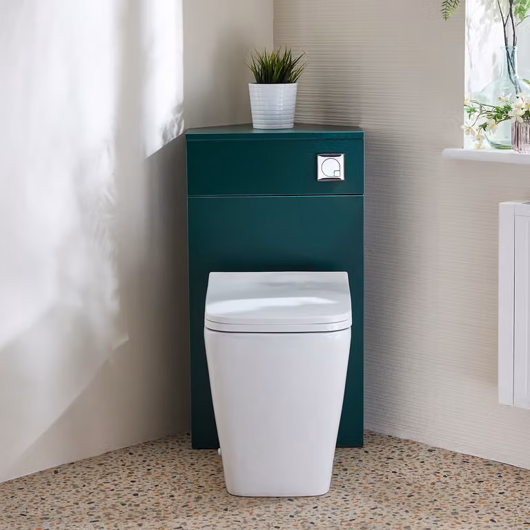 Unità WC Angolare in Verde Scuro con Sanitario a Filo Muro Milton e Pulsante di Scarico Cromato - Cluo