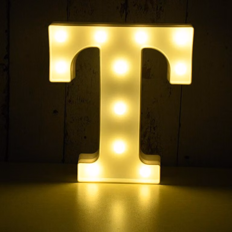 Lettera 3D illuminata a LED, lettera T da 22 cm