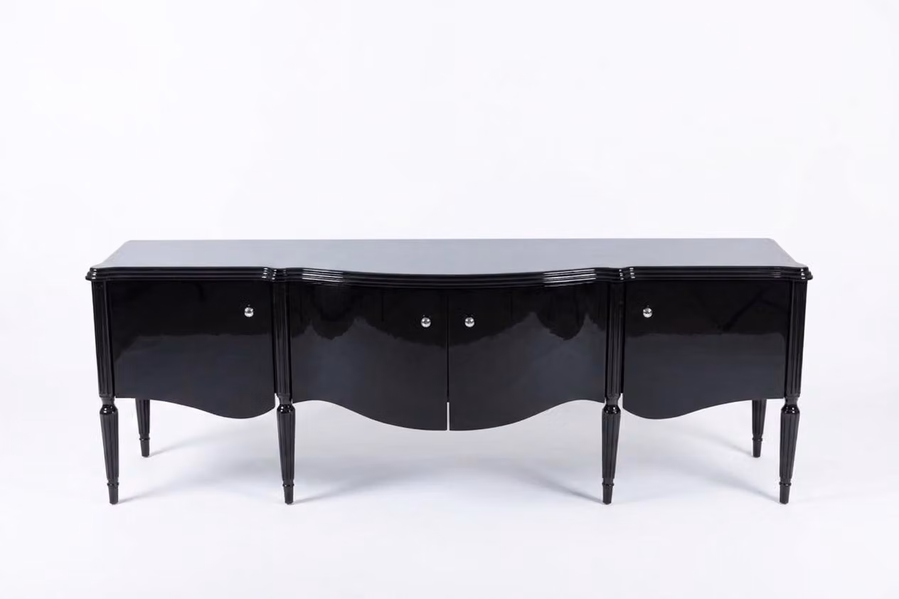 Mobile bar elegante, design moderno, nero lucido, forma sinuosa