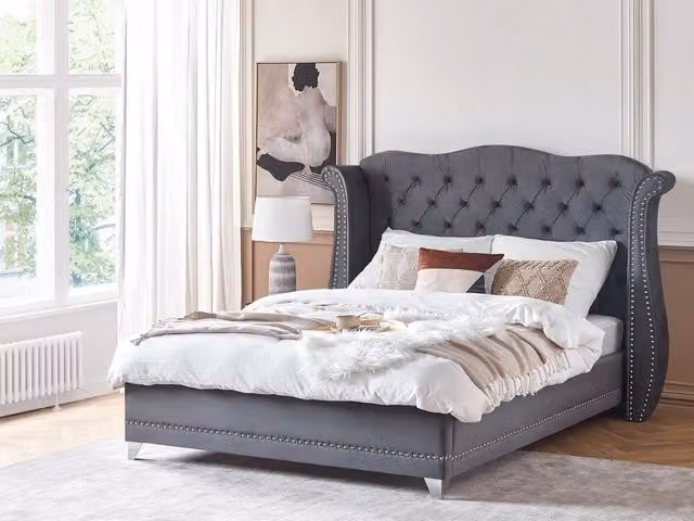 Letto Beliani in velluto grigio con testiera trapuntata e base in legno di pino L/P/H: 180 x 200 cm – 1
