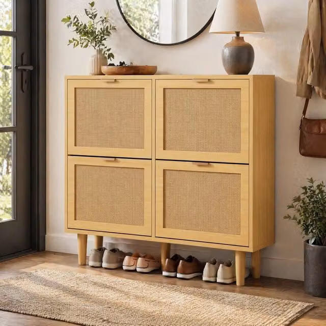 Scarpiera salvaspazio in stile scandinavo in rovere chiaro con ante in rattan e finitura opaca, L: 100 cm, H: 90 cm, P: 25 cm