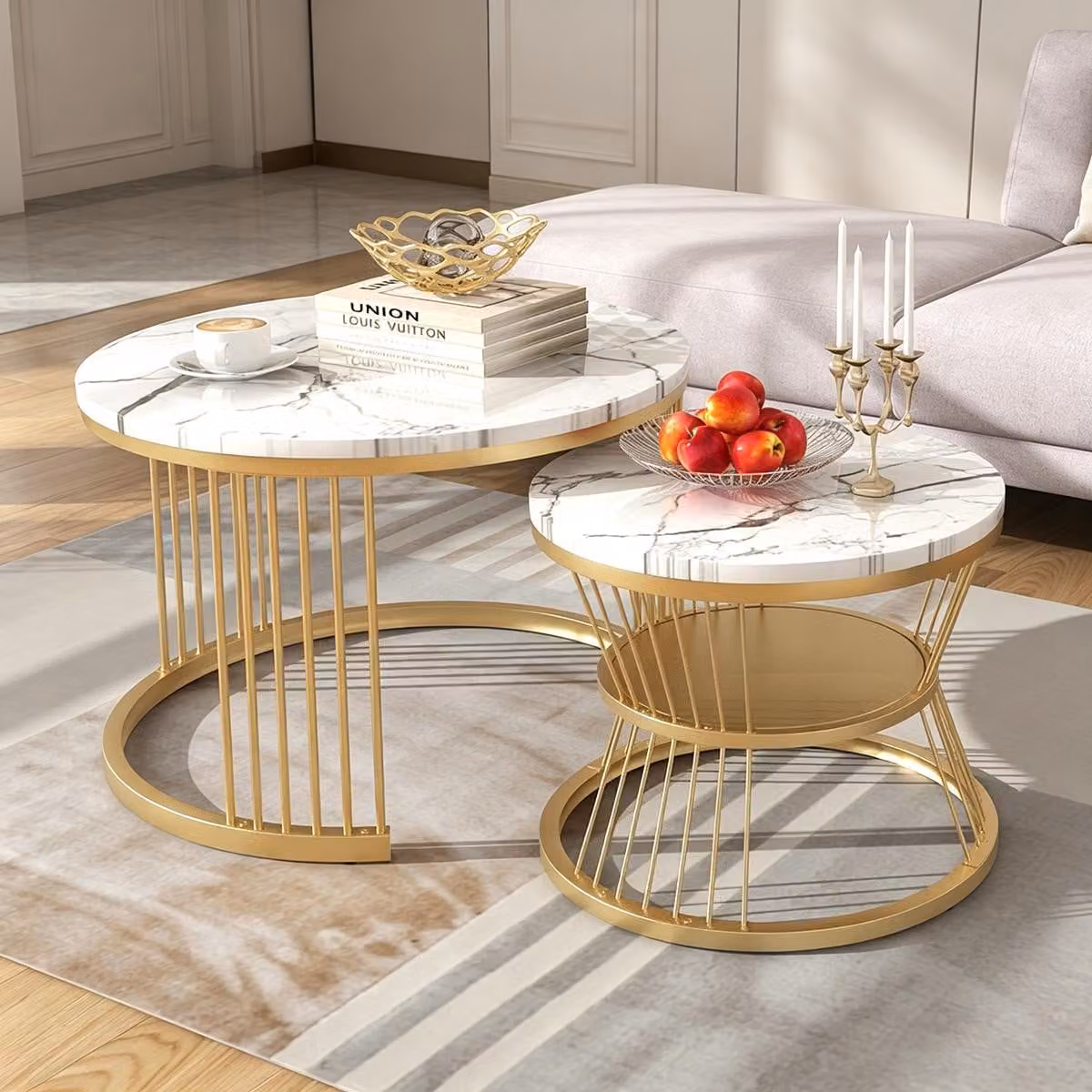 INONEFT, set da 2 tavolini da caffè rotondi, design moderno per soggiorno, tavolino rotondo e tavolino ausiliario, aspetto marmo con struttura in metallo, bianco e oro