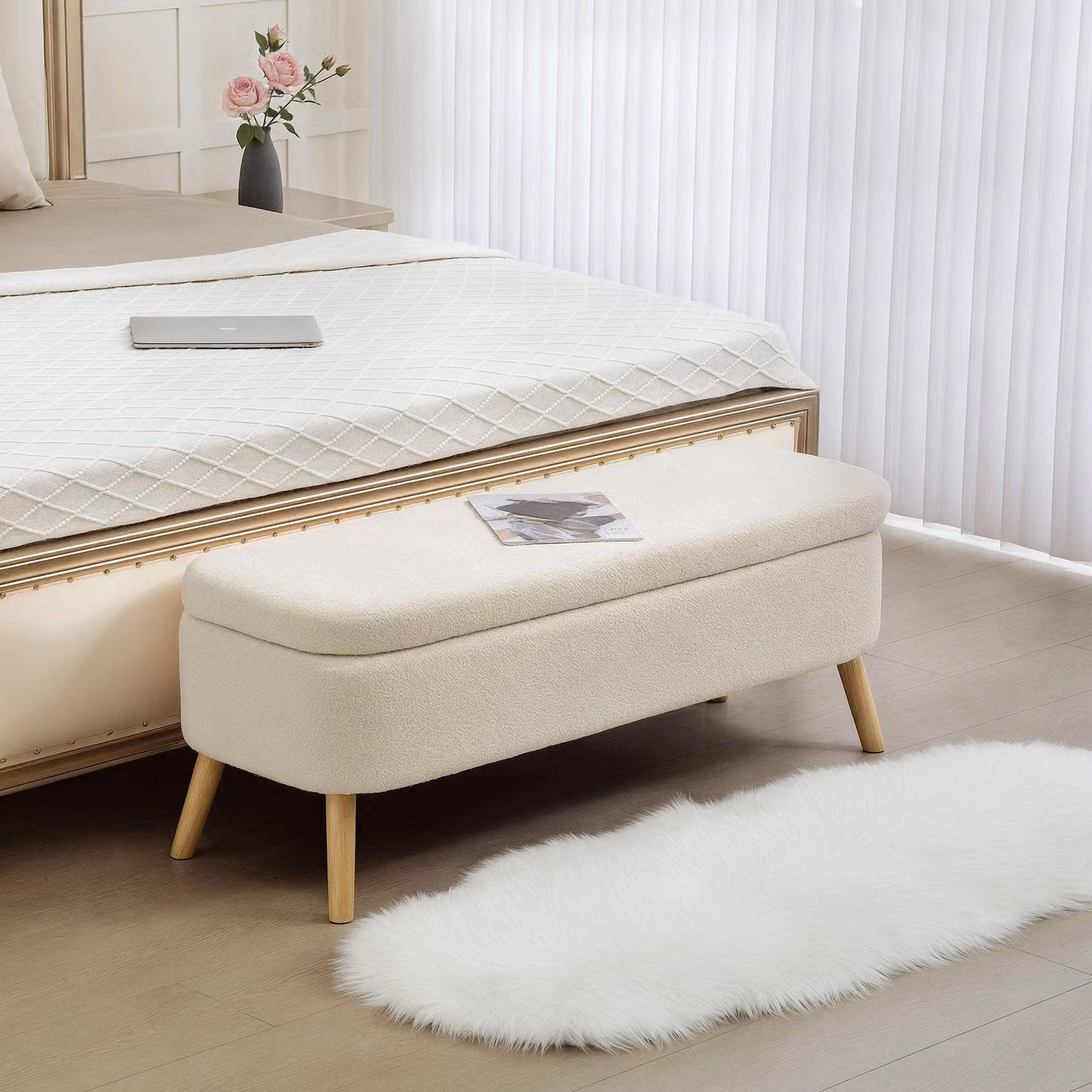 Panca contenitore con capacità di 65 litri e rivestimento in morbida microfibra effetto peluche | Colore: Beige | Dimensioni: 120x42x45 cm
