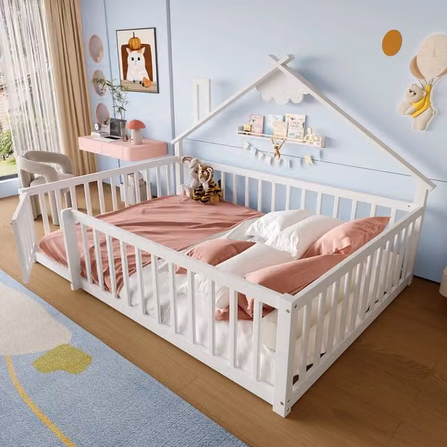 Letto a casetta per bambini OKWISH in pino e MDF bianco, L/P/H: 140 x 190 x 112 cm