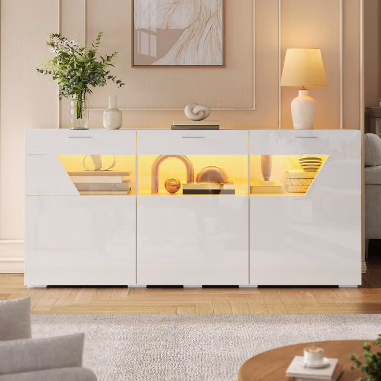 Mobile bar/credenza Merax, finitura lucida, con 3 ante, mobile contenitore con frontali in vetro, vetrina a forma trapezoidale, mobile per soggiorno con illuminazione LED integrata, colore bianco