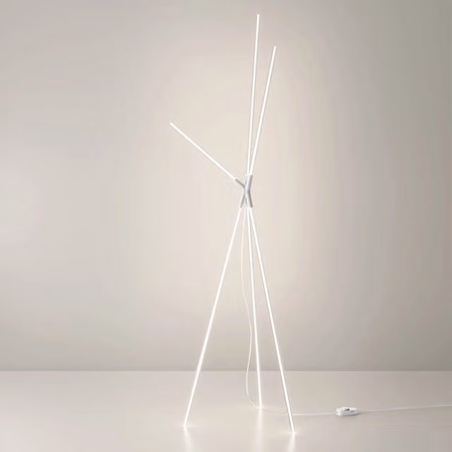 Brilliant Lampada da terra LED di design a treppiede in alluminio bianco, temperatura colore regolabile, 36W, altezza 191,7 cm, IP20, serie Scultorea