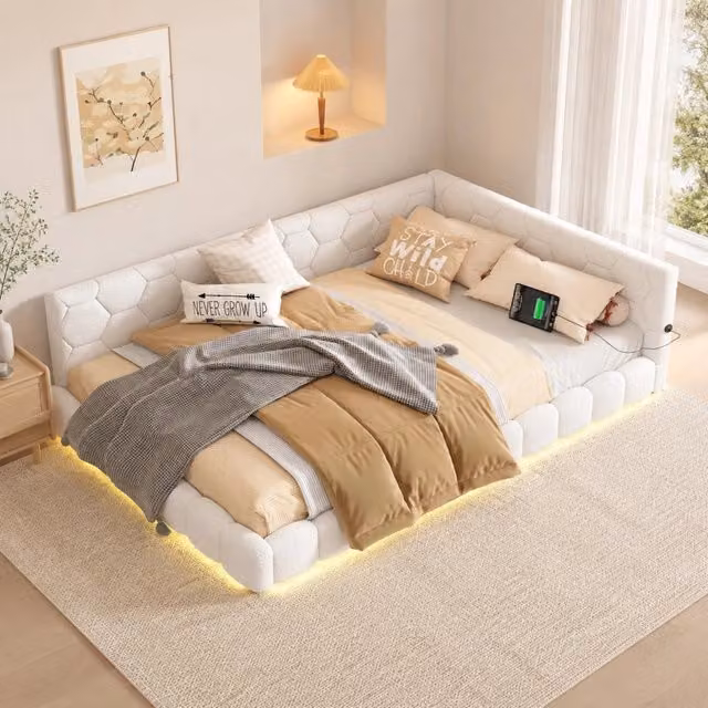 Daybed moderno in tessuto bianco con illuminazione LED sottostante e porte di ricarica USB/Type-C, L/P: 140 x 200 cm