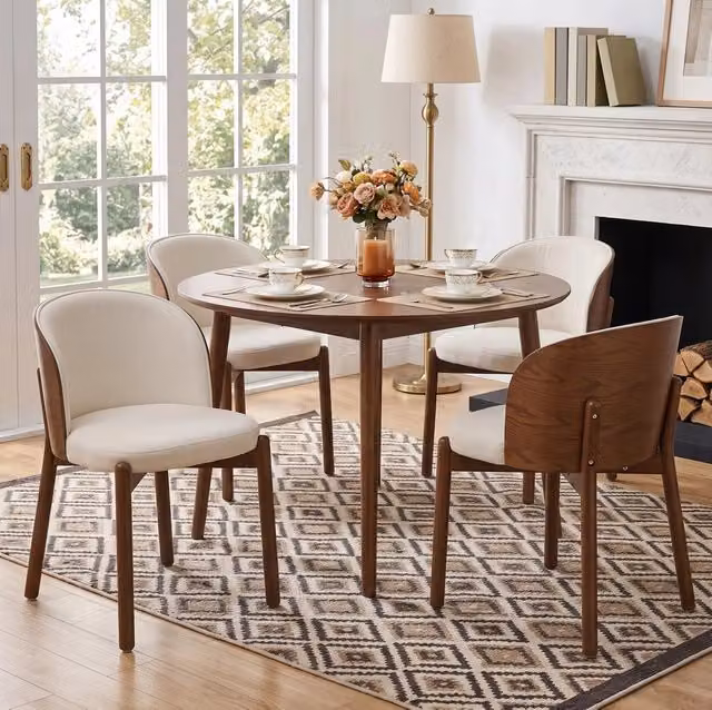 Set di 4 sedie da pranzo con schienale avvolgente; rivestimento in lino; noce