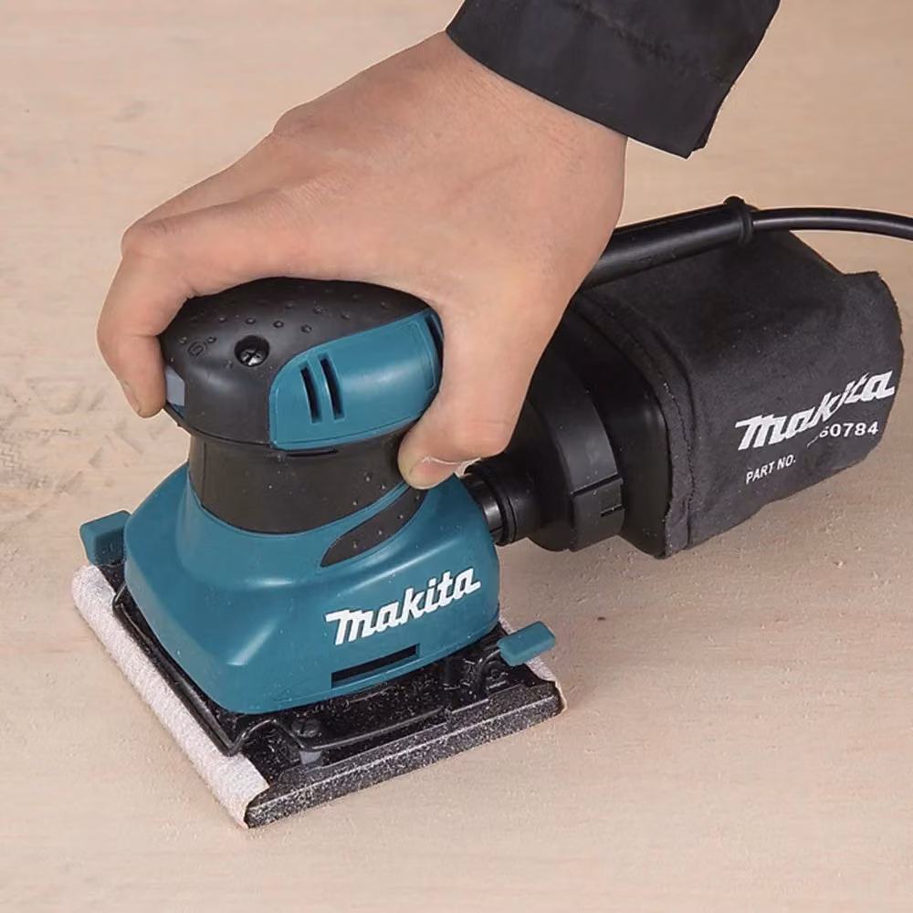 Levigatrice orbitale Makita 200W con attacco velcro BO4555 – 2