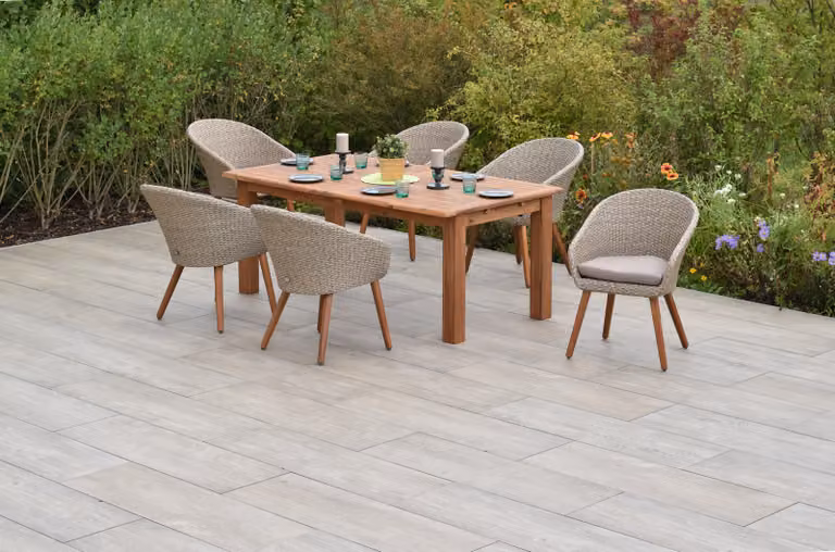 Set di mobili da giardino Merxx "Arrone" da 7 pezzi con tavolo allungabile a doppia estensione 180/220/260 x 100 cm, cuscini inclusi - struttura in alluminio con intreccio in plastica color naturale e legno di acacia