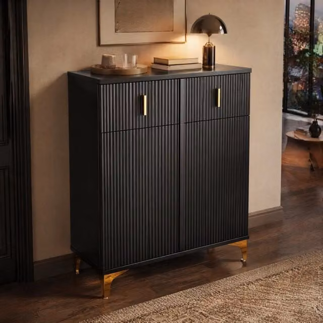Credenza ULEVR 83x35x101 cm con 2 ante, 2 cassetti e 2 ripiani regolabili, nera con dettagli dorati