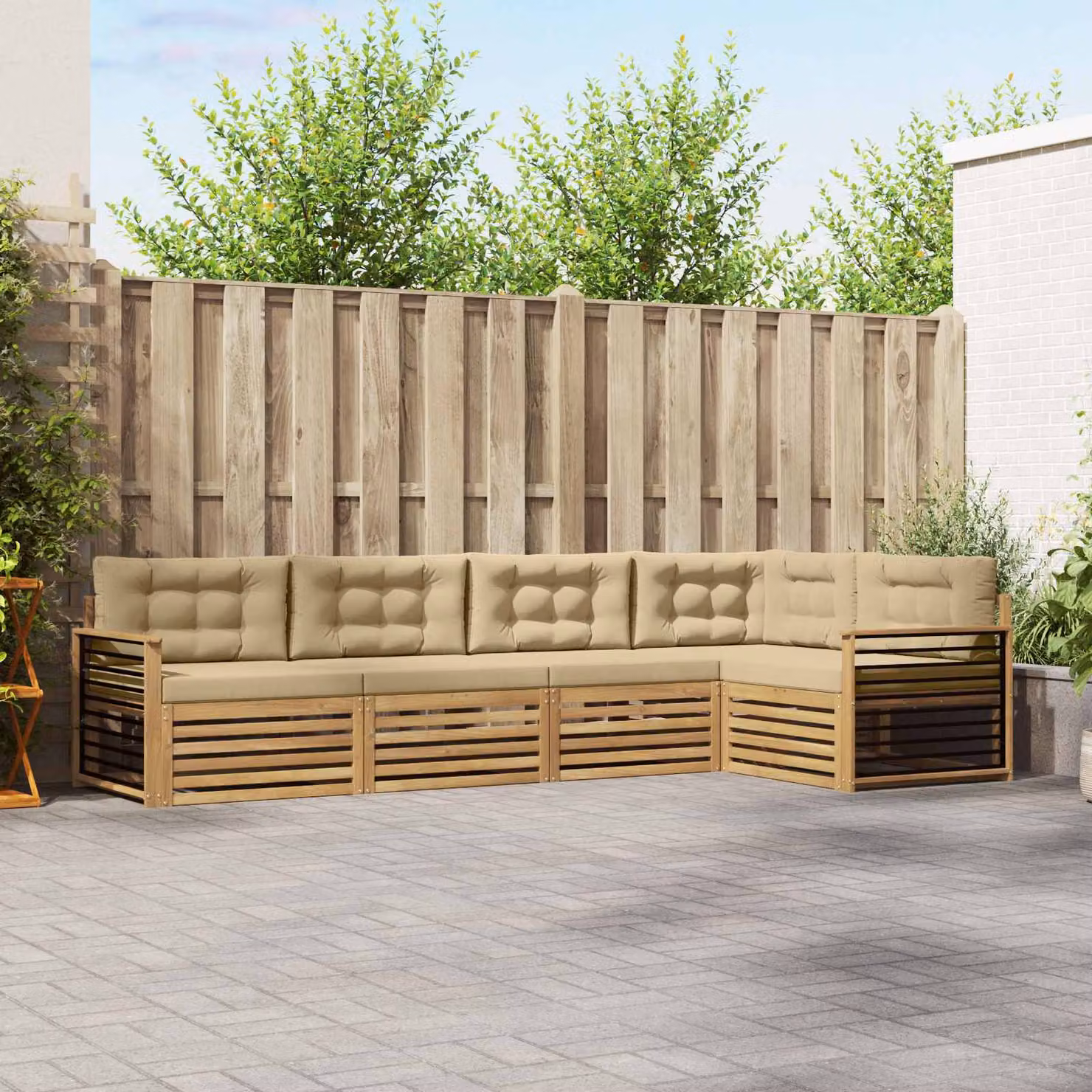 vidaXL Set di divani da esterno a L composto da 6 pezzi in legno di acacia, colori bianco, beige e marrone