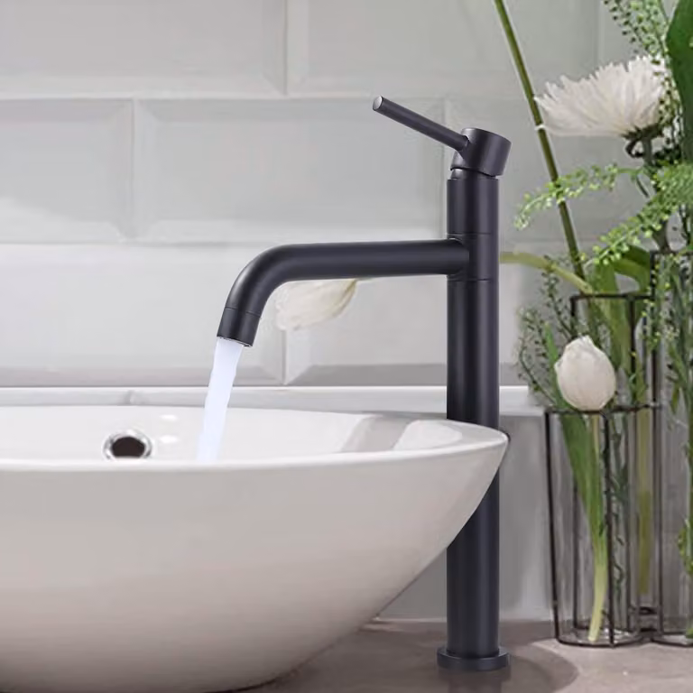 Rubinetto da bagno, finitura nera, in ottone, altezza 32,8 cm, bocchetta da 20,7 cm, rotazione a 360°, cartuccia in Vetroceramica, attacco G3/8"
