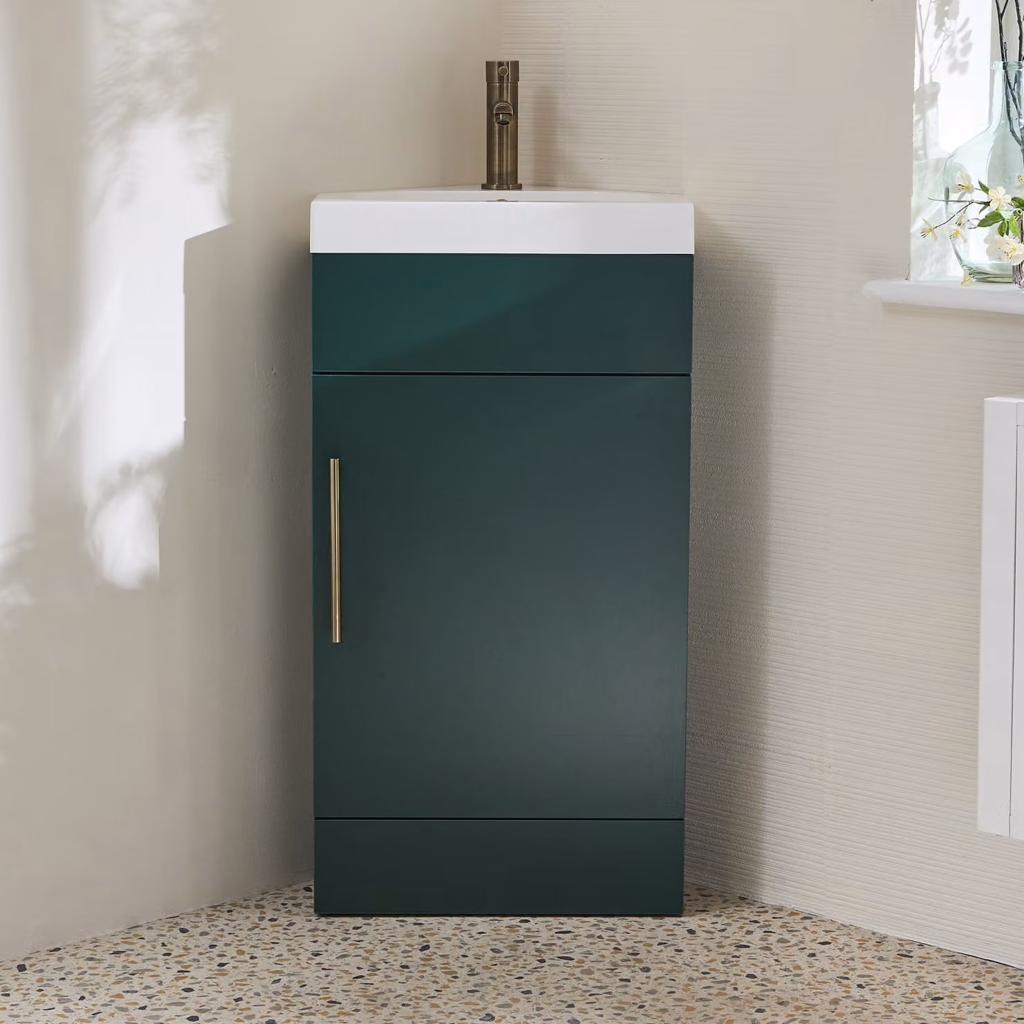 Mobile Bagno a Terra Angolare Verde Scuro da 450mm con Lavabo e Maniglia con Barra a T in Ottone Spazzolato - Cluo