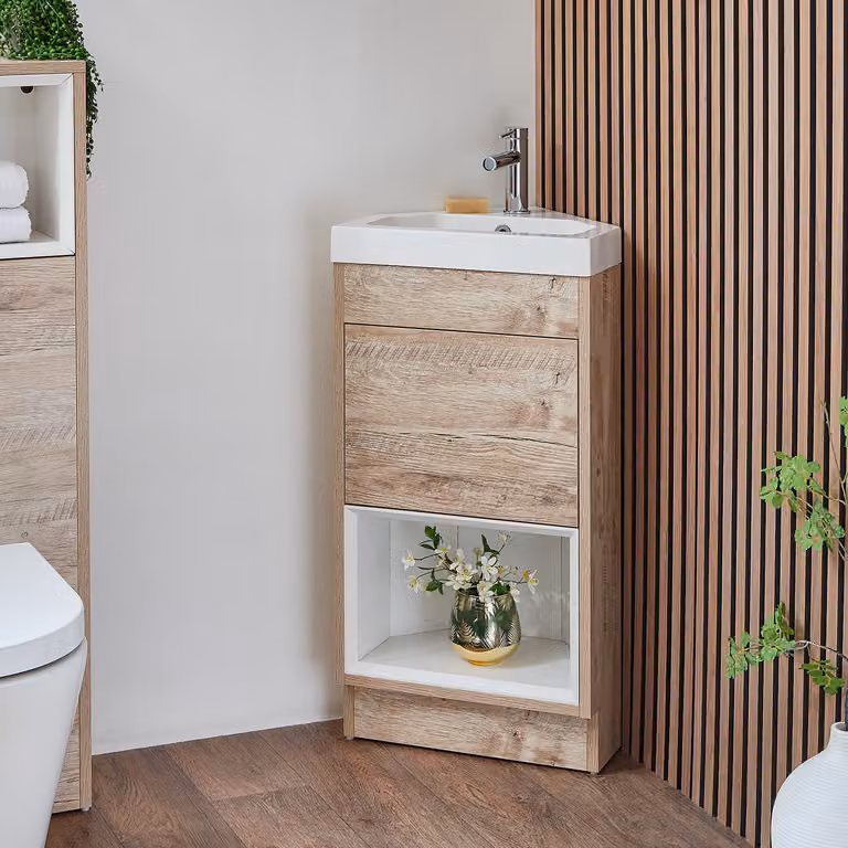 Mobile Bagno Angolare con Ripiano Aperto da 450mm in Rovere Chiaro con Lavabo