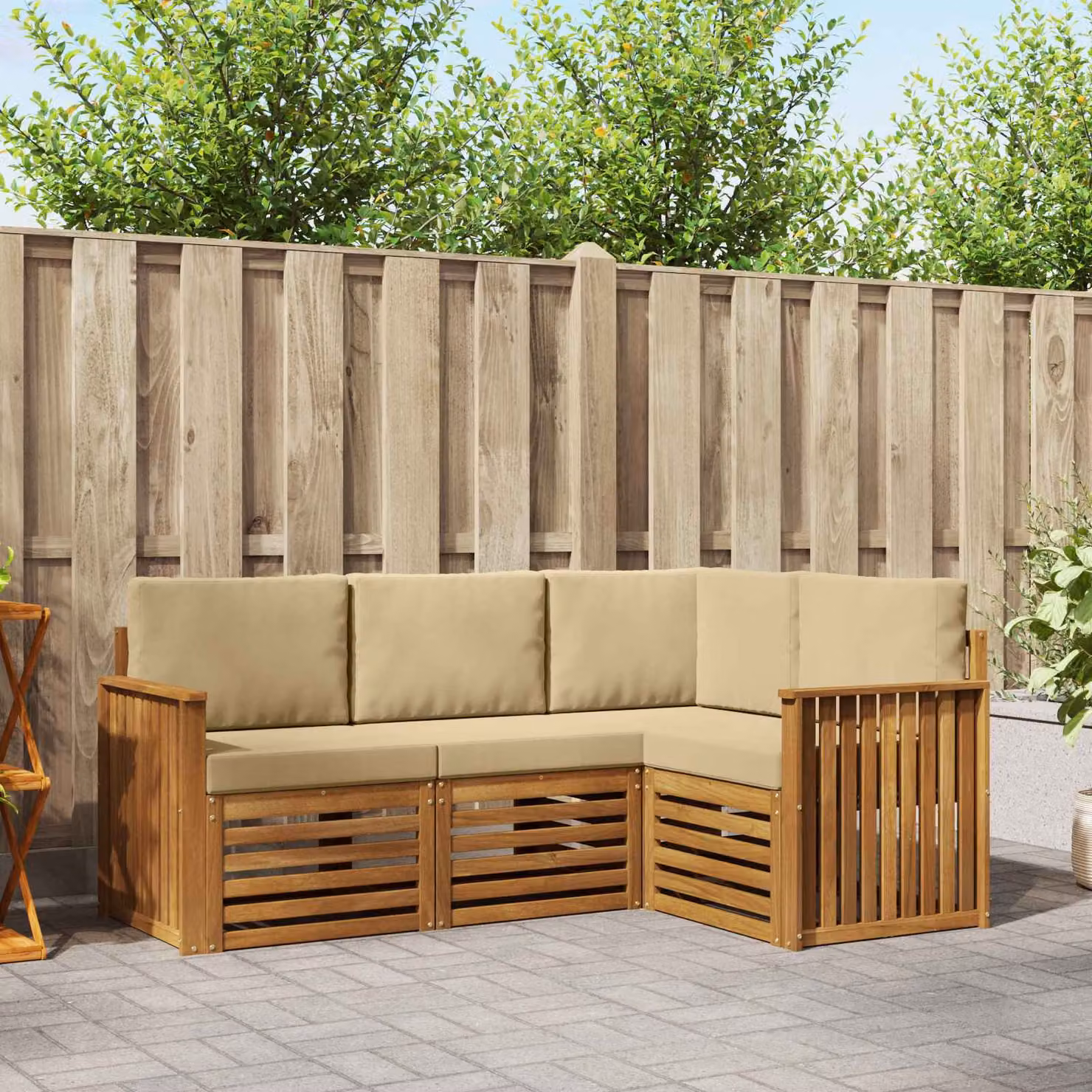 vidaXL Set di divani da esterno a L composto da 4 pezzi in legno di acacia con cuscini beige e marroni