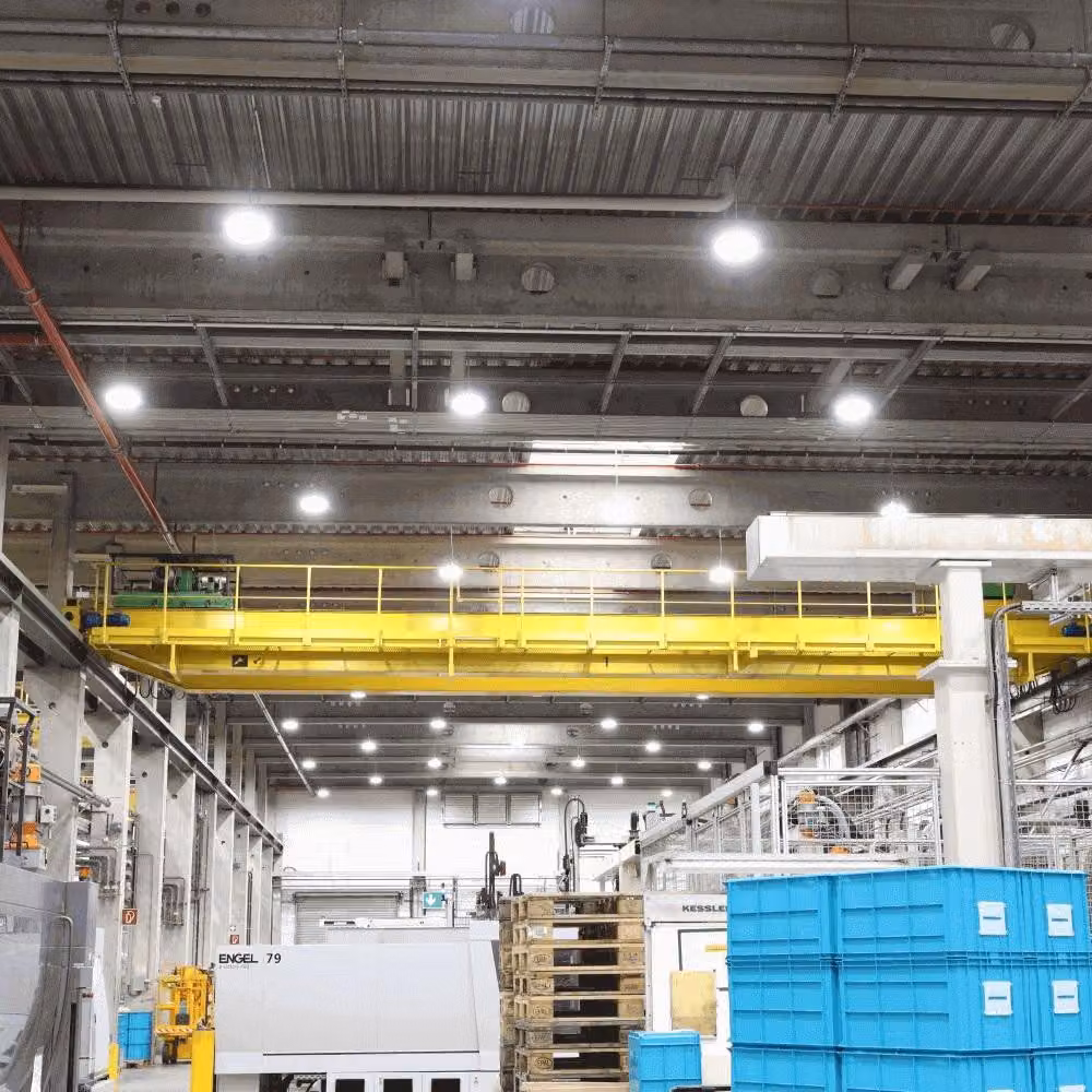 DOTLUX Faretto LED a campata alta LIGHTSHOWERevo-satin 110W 5000K copertura smerigliata dimmerabile DALI Germany