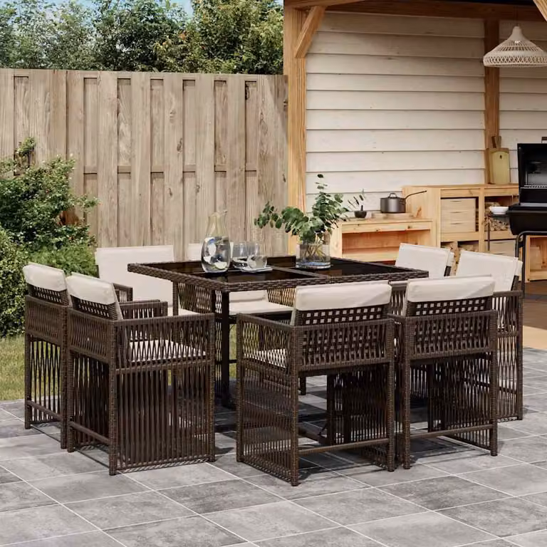 Set da pranzo da giardino vidaXL in polyrattan marrone con cuscini bianchi e tavolo in vetro per esterno