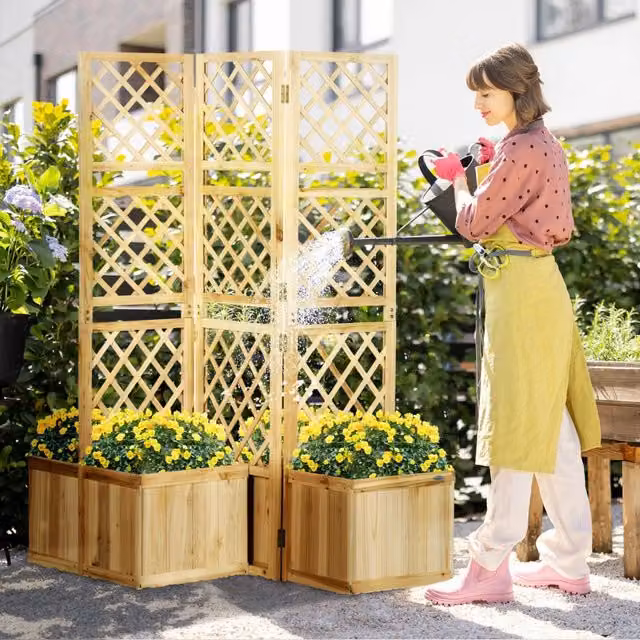 Paravento da esterno WISHDOR con traliccio e 4 fioriere in legno marrone, L: 133 cm, P: 62 cm, H: 165 cm
