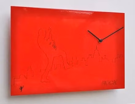 Orologio da parete analogico moderno Pirondini Rock in legno rosso con design astratto L: 30 cm, H: 25 cm, P: 3,5 cm – 1