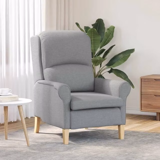 Poltrona moderna in tessuto grigio con struttura in legno e braccioli per il tuo living