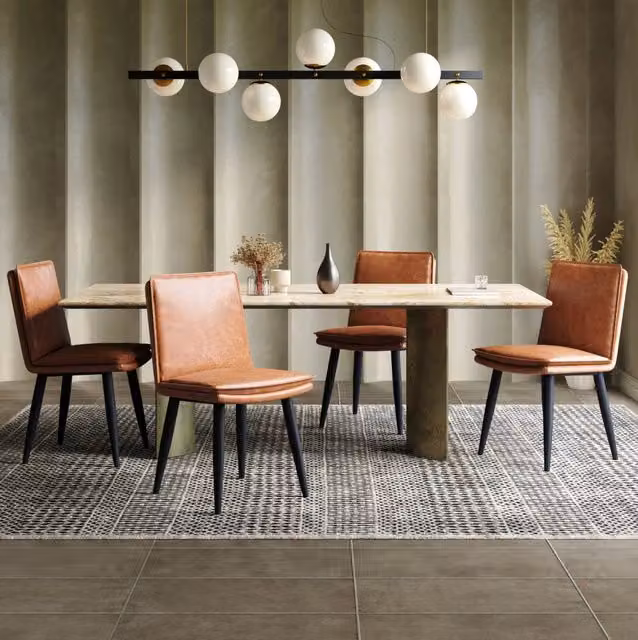 Set di 4 sedie da pranzo in PU con doppia imbottitura e gambe in metallo; marrone