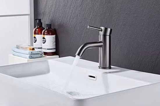 Rubinetto da bagno in acciaio inossidabile e grafite, dal design danese intramontabile e moderno, miscelatore monomando per il bagno, rubinetto per vasca, di alta qualità e sostenibile.